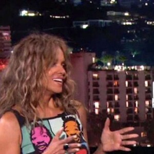 Halle Berry et Lena Waithe s'embrassent sur le plateau du "Jimmy Kimmel Live!" à Los Angeles, le 22 mai 2019.