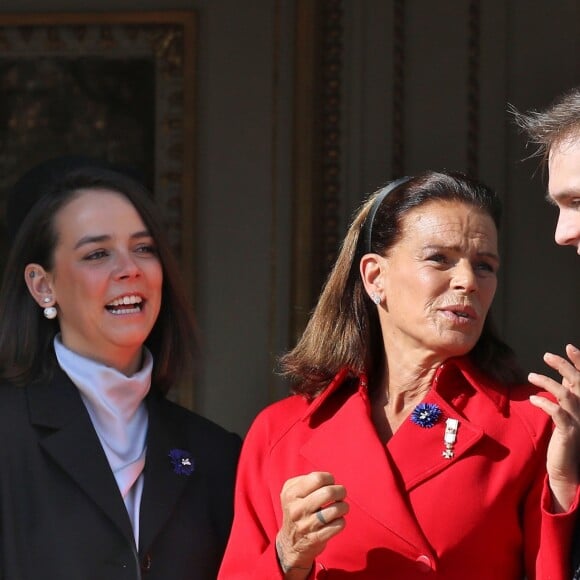 La princesse Stéphanie de Monaco et ses enfants Pauline et Louis Ducruet - La famille princière de Monaco au balcon du palais lors de la fête nationale monégasque, à Monaco. Le 19 novembre 2018. © Dominque Jacovides / Bestimage