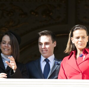 La princesse Stéphanie de Monaco et ses enfants, Pauline et Louis Ducruet - La famille princière de Monaco au balcon du palais lors de la fête nationale monégasque, à Monaco. Le 19 novembre 2018. © Claudia Albuquerque/Bestimage