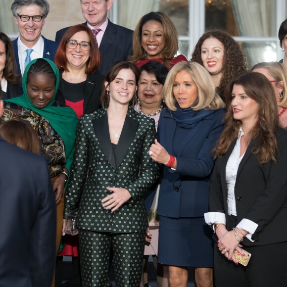 Aissata Lam, l'actrice britannique Emma Watson, la Première Dame Brigitte Macron et Marlène Schiappa, secrétaire d'Etat, chargée de l'Egalité des femmes et des hommes lors de la photo de famille des participants à la réunion du conseil consultatif pour l'égalité entre les femmes et les hommes au palais de l'Elysée à Paris, France, le 19 février 2019. © Jacques Witt/Pool/Bestimage