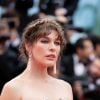 Milla Jovovich - Montée des marches du film "Sibyl" lors du 72ème Festival International du Film de Cannes. Le 24 mai 2019 © Borde / Bestimage