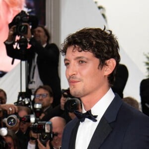 Niels Schneider et Virginie Efira lors de la montée des marches du film Sibyl au Festival de Cannes le 24 mai 2019