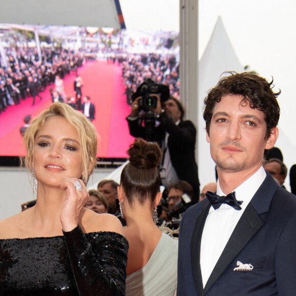 Niels Schneider et Virginie Efira lors de la montée des marches du film Sibyl au Festival de Cannes le 24 mai 2019