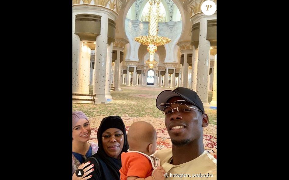 Paul Pogba avec sa maman  Yeo Moriba, sa compagne  Maria Salaues et leur fils à la mosquée Cheikh Zayed, à Dubaï. Instagram le 25 mai 2019.