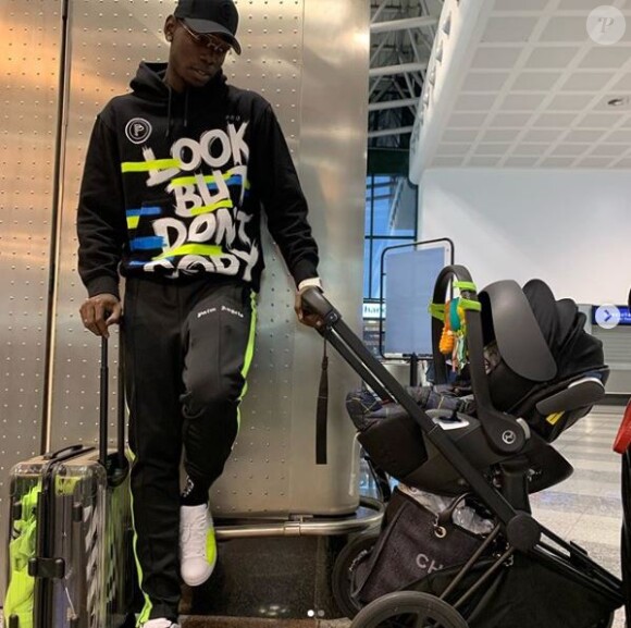Paul Pogba à l'aéroport avec son fils, en partance pour Dubaï. Instagram le 21 mai 2019.