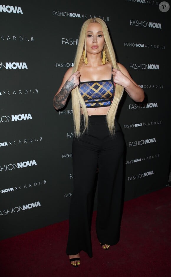 Iggy Azalea lors du photocall de la soirée Fashion Nova X Cardi B à Hollywood le 14 novembre 2018.