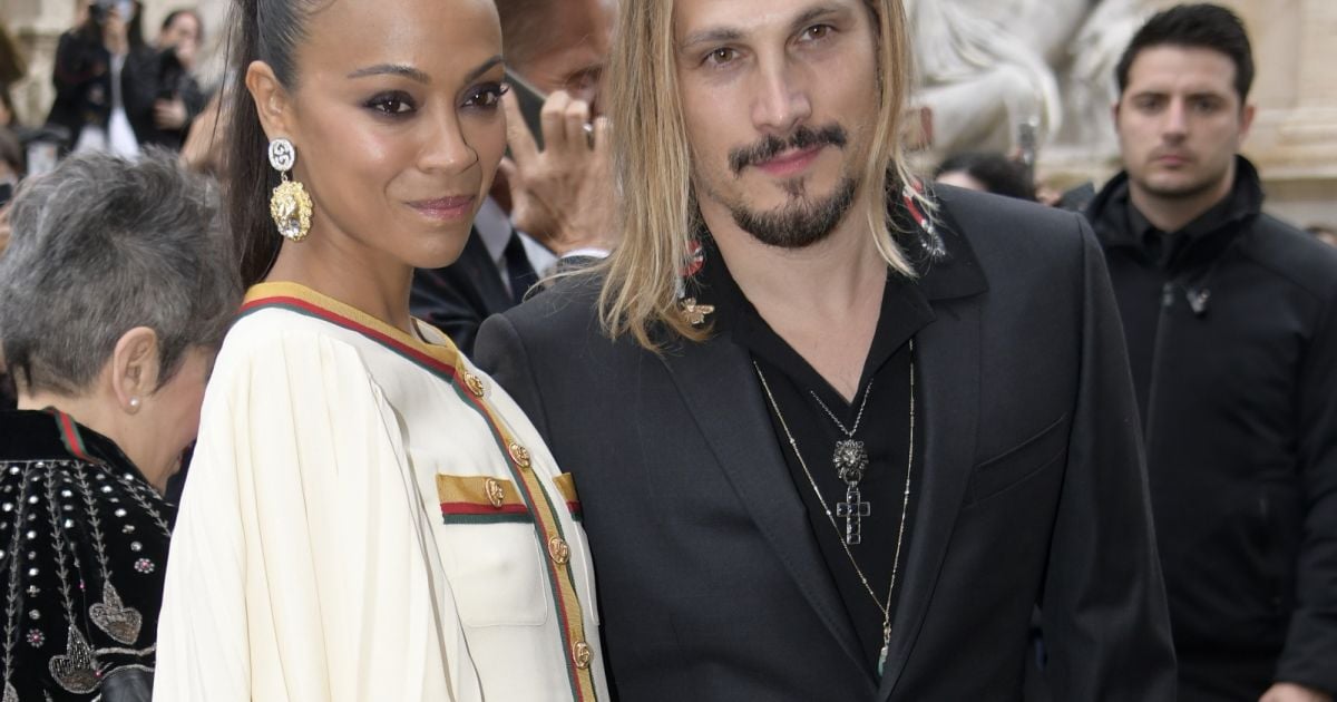Zoe Saldana et son mari Marco Perego arrivent au Musei Capitolini pour assister au défilé Gucci Zoe Saldana et son mari Marco Perego arrivent au Musei Capitolini pour assister au défilé Gucci