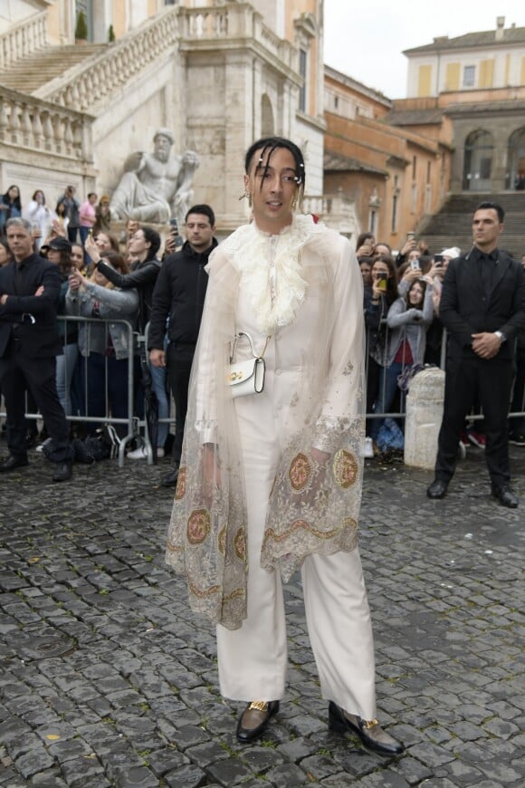 Ghali arrive au Musei Capitolini pour assister au défilé Gucci, collection croisière 2020. Rome, le 28 mai 2019.
