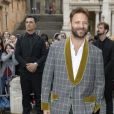 Alessandro Borghi arrive au Musei Capitolini pour assister au défilé Gucci, collection croisière 2020. Rome, le 28 mai 2019.