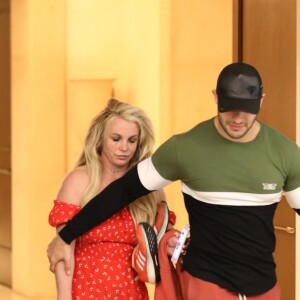 Exclusif - Britney Spears , qui s'était fait interner en hôpital psychiatrique il y a peu de temps, a passé le week-end de Pâques à l'hôtel The Montage à Beverly Hills avec son compagnon Sam Asghari. Los Angeles le 21 Avril 2019.