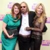Tom Petty entre sa fille Adria et sa femme Dana lors des MTV Video Music Awards en septembre 2012. Après la mort du chanteur en octobre 2017, les deux femmes se sont lancées dans une guerre en justice au sujet de l'héritage.