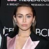 Miley Cyrus lors du photocall de la soirée "Women's Cancer Research Fund" à Beverly Hills le 28 février, 2019.