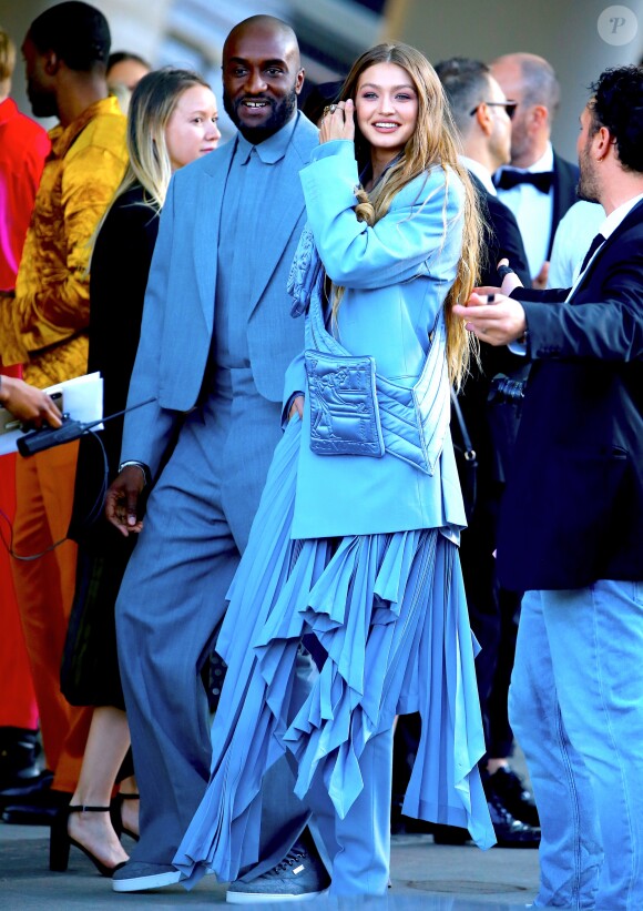 Gigi Hadid et Virgil Abloh arrivent au Brooklyn Museum pour les CFDA Fashion Awards 2019 à New York, le 3 juin 2019.