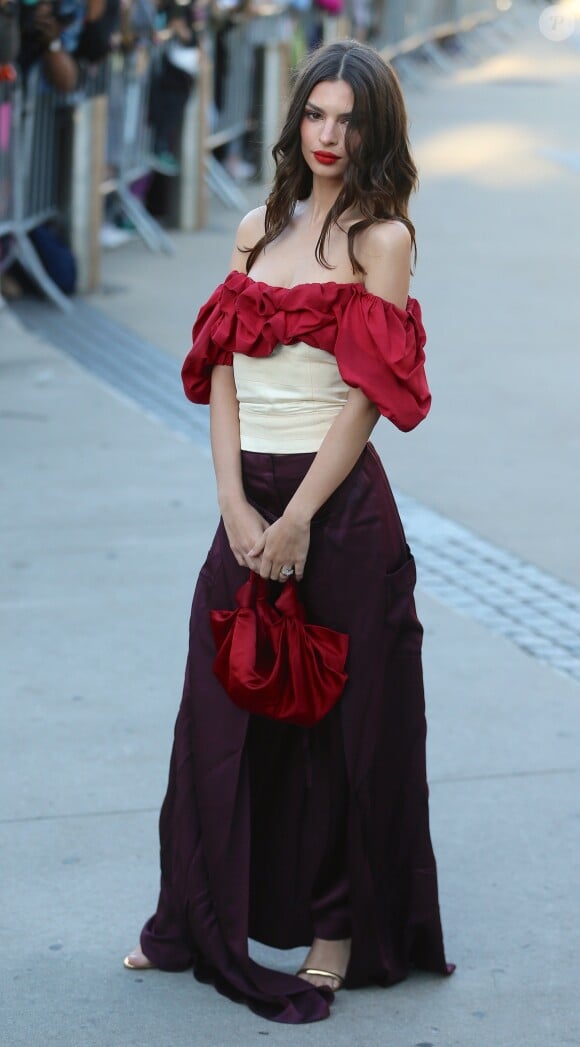 Emily Ratajkowski arrive au Brooklyn Museum pour les CFDA Fashion Awards 2019 à New York, le 3 juin 2019.