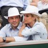 Richard Berry avec Elodie Gossuin et son mari Bertrand Lacherie dans les tribunes lors des internationaux de tennis de Roland Garros à Paris, France, le 4 juin 2019. © Jacovides-Moreau/Bestimage
