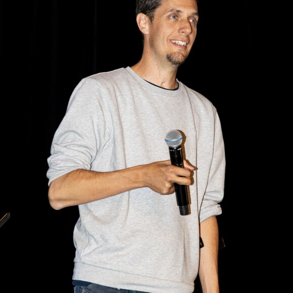 Exclusif - Grand Corps Malade, parrain des Trophées Slam, et Marc Ladreit de Lacharrière, président de la fondation Culture & Diversité - 2e édition des "Trophées Slam à l'école", à l'initiative de la Fondation Culture & Diversité, au théâtre du Petit Saint-Martin à Paris, le 3 juin 2019. © Pierre Perusseau/Bestimage