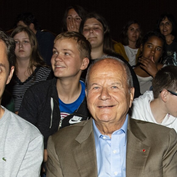 Exclusif - Grand Corps Malade, parrain des Trophées Slam, Marc Ladreit de Lacharrière, président de la Fondation Culture & Diversité et Marc Smith, poète américain et créateur du Slam - 2e édition des "Trophées Slam à l'école", à l'initiative de la Fondation Culture & Diversité, au théâtre du Petit Saint-Martin à Paris, le 3 juin 2019. © Pierre Perusseau/Bestimage