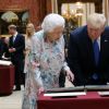 La reine Elisabeth II d'Angleterre, Donald Trump et sa femme Melania en visite dans la Picture Gallery au palais de Buckingham à Londres. Le 3 juin 2019