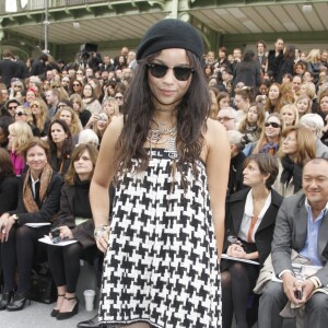 Zoë Kravitz à un défilé Chanel à Paris. Le 10 mars 2008.