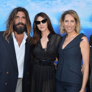 Nicolas Lefebvre, sa compagne Monica Bellucci, Maud Fontenoy et Alain Ducasse assistent à la soirée de gala de la "Maud Fontenoy Fondation" à bord de la péniche Ducasse sur Seine à Paris le 6 juin 2019. © Veeren/Bestimage