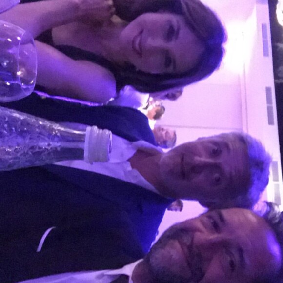 Elsa Zylberstein, Antoine de Caunes et Stéphane de Groodt, invités au mariage de François-Xavier Demaison et Anaïs Tihay, le 7 juin 2019. Image partagée par Elsa Zylberstein dans sa story Instagram.