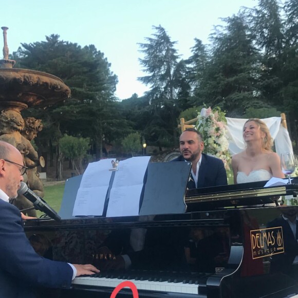 Image du mariage de François-Xavier Demaison et Anaïs Tihay, le 7 juin 2019 au château de Valmy, partagée par Elsa Zylberstein dans sa story Instagram.