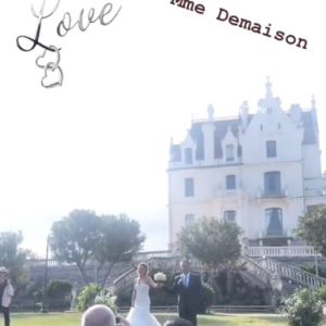 François-Xavier Demaison et Anaïs Tihay se sont mariés le 7 juin 2019 dans les Pyrénées-Orientales, unis à la mairie de Perpignan avant de célébrer leurs noces au château de Valmy à Argelès-sur-Mer. Image Instagram.