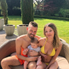 Camille Schneiderlin avec son mari Morgan et leur fils Maé à Manchester United - Instagram, 23 avril 2019