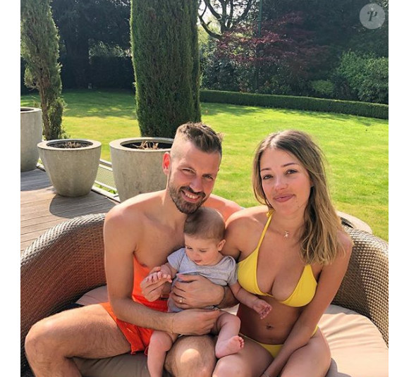 Camille Schneiderlin avec son mari Morgan et leur fils Maé à Manchester United - Instagram, 23 avril 2019