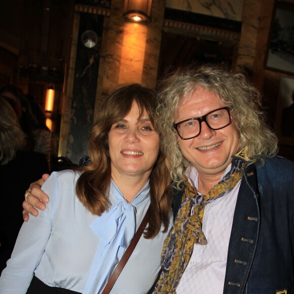 Exclusif - Emmanuelle Seigner et Pierre-Jean Chalençon - Le Prix Le Vaudeville 2019 (ancien prix de la Coupole) est remis à Chantal Thomas pour "East Village Blues" (Seuil) à la brasserie Vaudeville à Paris, le 12 juin 2019. © Philippe Baldini/Bestimage