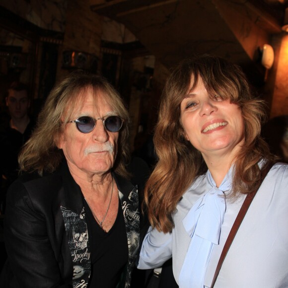 Exclusif - Le chanteur Christophe et Emmanuelle Seigner - Le Prix Le Vaudeville 2019 (ancien prix de la Coupole) est remis à Chantal Thomas pour "East Village Blues" (Seuil) à la brasserie Vaudeville à Paris, le 12 juin 2019. © Philippe Baldini/Bestimage