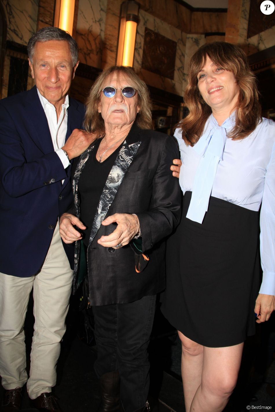 Exclusif - François Armanet (président du jury), le chanteur Christophe et Emmanuelle Seigner - Le Prix Le Vaudeville 2019 (ancien prix de la Coupole) est remis à Chantal Thomas pour &quot;East Village Blues&quot; (Seuil) à la brasserie Vaudeville à Paris, le 12 juin 2019. © Philippe Baldini/Bestimage