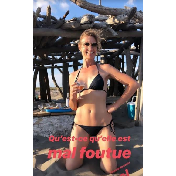Audrey Lamy charrie sa soeur Alexandra, canon en bikini lors de vacances en Camargue. Instagram, juin 2019.