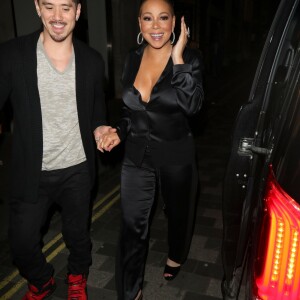 Mariah Carey et son compagnon Bryan Tanaka rejoignent leur hôtel après le concert de la chanteuse au Royal Albert Hall à Londres, le 25 mai 2019.