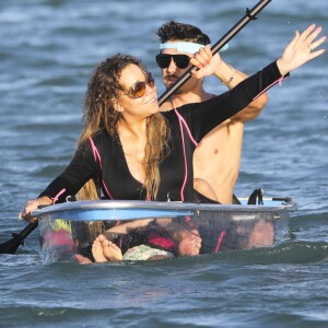 Mariah Carey, son compagnon Bryan et ses enfants Moroccan et Monroe font du canoé dans la lagune "Grand cul de sac" lors de leurs vacances à Saint-Barthélemy le 3 janvier 2019.