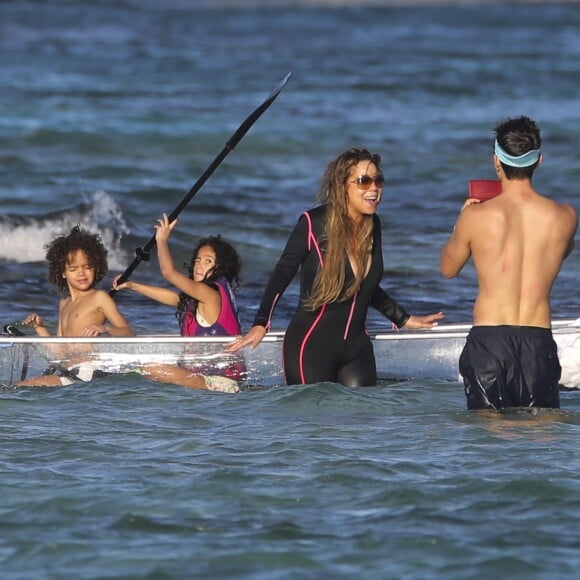 Mariah Carey, son compagnon Bryan et ses enfants Moroccan et Monroe font du canoé dans la lagune "Grand cul de sac" lors de leurs vacances à Saint-Barthélemy le 3 janvier 2019.