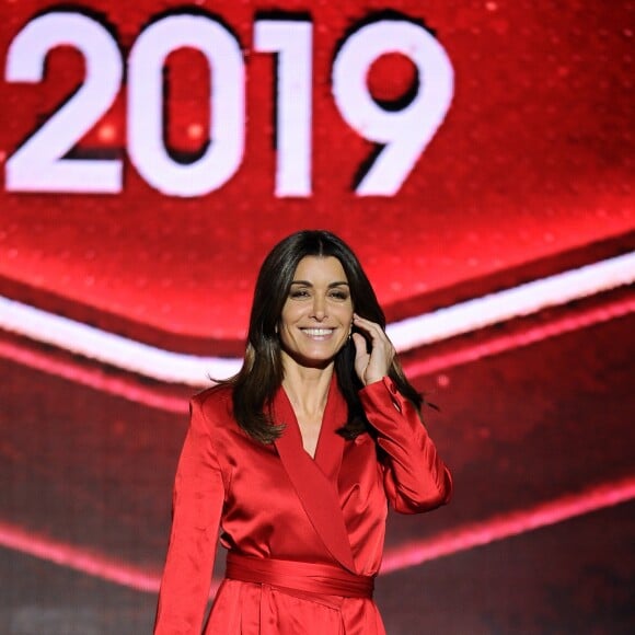 Exclusif - Jenifer Bartoli lors de l'enregistrement de l'émission "La Chanson de l'Année 2019" aux Arènes de Nîmes, le 16 mai 2019. L'émission sera diffusée sur TF1 le samedi 15 juin. TF1 propose aux téléspectateurs une soirée exceptionnelle avec "La Chanson de l'Année" présentée par N.Aliagas et produite par DMLS TV. Les téléspectateurs pourront élire en direct "La Chanson de l'Année" parmi les 20 titres en compétition. Les votes débuteront dès 21 h et le prix sera annoncé en fin d'émission. Un prix d'honneur sera également remis au cours de la soirée à un artiste emblématique de la chanson française. " La Chanson de l'Année" sera diffusée depuis un lieu mythique, les Arènes de Nîmes. Un grand show musical en présence de tous les artistes qui ont marqué l'année. Ces stars de la chanson française et internationales interpréteront leurs titres et formeront des duos totalement inédits. © Guillaume Gaffiot/Bestimage