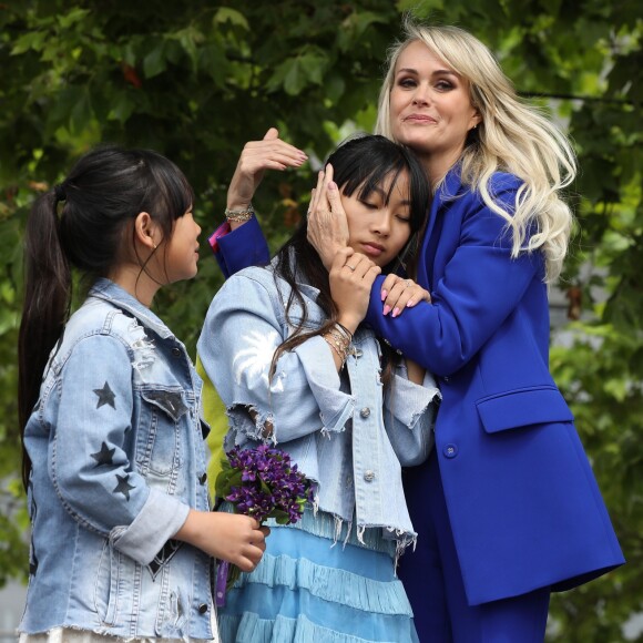Laeticia Hallyday et ses filles Joy et Jade - Laeticia Hallyday et ses filles Jade et Joy inaugurent une esplanade portant le nom de Johnny Hallyday située en face du Zénith de Toulouse, le 15 juin 2019, date hautement symbolique puisque le rockeur aurait eu 76 ans. © Dominique Jacovides/Bestimage
