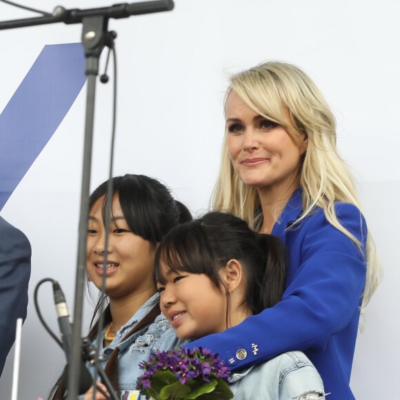 Laeticia Hallyday et ses filles Jade et Joy - Laeticia Hallyday et ses filles Jade et Joy inaugurent une esplanade portant le nom de Johnny Hallyday située en face du Zénith de Toulouse, le 15 juin 2019, date hautement symbolique puisque le rockeur aurait eu 76 ans. © Dominique Jacovides/Bestimage