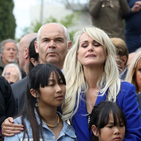 Laeticia Hallyday et ses filles Joy et Jade - Laeticia Hallyday et ses filles Jade et Joy inaugurent une esplanade portant le nom de Johnny Hallyday située en face du Zénith de Toulouse, le 15 juin 2019, date hautement symbolique puisque le rockeur aurait eu 76 ans. © Dominique Jacovides/Bestimage