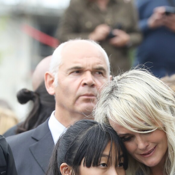 Laeticia Hallyday et ses filles Joy et Jade - Laeticia Hallyday et ses filles Jade et Joy inaugurent une esplanade portant le nom de Johnny Hallyday située en face du Zénith de Toulouse, le 15 juin 2019, date hautement symbolique puisque le rockeur aurait eu 76 ans. © Dominique Jacovides/Bestimage
