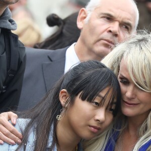 Laeticia Hallyday et ses filles Joy et Jade - Laeticia Hallyday et ses filles Jade et Joy inaugurent une esplanade portant le nom de Johnny Hallyday située en face du Zénith de Toulouse, le 15 juin 2019, date hautement symbolique puisque le rockeur aurait eu 76 ans. © Dominique Jacovides/Bestimage