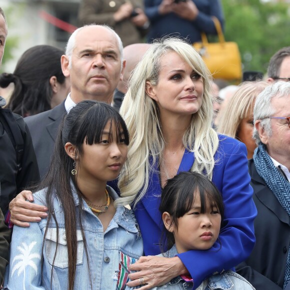 Laeticia Hallyday et ses filles Joy et Jade - Laeticia Hallyday et ses filles Jade et Joy inaugurent une esplanade portant le nom de Johnny Hallyday située en face du Zénith de Toulouse, le 15 juin 2019, date hautement symbolique puisque le rockeur aurait eu 76 ans.  © Dominique Jacovides/Bestimage