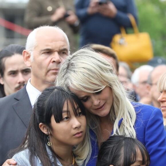 Laeticia Hallyday et ses filles Joy et Jade, Jean-Luc Moudenc (Maire de Toulouse) - Laeticia Hallyday et ses filles Jade et Joy inaugurent une esplanade portant le nom de Johnny Hallyday située en face du Zénith de Toulouse, le 15 juin 2019, date hautement symbolique puisque le rockeur aurait eu 76 ans. © Dominique Jacovides/Bestimage