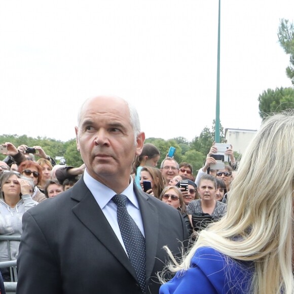 Laeticia Hallyday - Laeticia Hallyday et ses filles Jade et Joy inaugurent une esplanade portant le nom de Johnny Hallyday située en face du Zénith de Toulouse, le 15 juin 2019, date hautement symbolique puisque le rockeur aurait eu 76 ans. © Dominique Jacovides/Bestimage