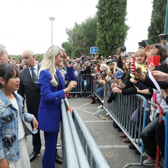 Laeticia Hallyday avec ses filles Jade et Joy - Laeticia Hallyday et ses filles Jade et Joy inaugurent une esplanade portant le nom de Johnny Hallyday située en face du Zénith de Toulouse, le 15 juin 2019, date hautement symbolique puisque le rockeur aurait eu 76 ans.  © Dominique Jacovides/Bestimage
