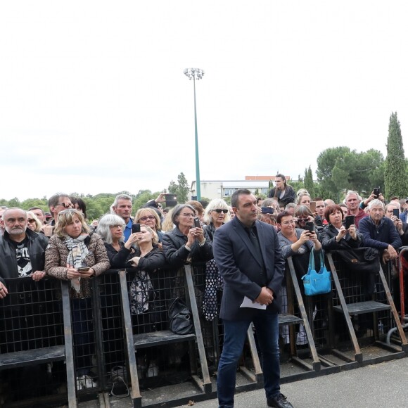 Laeticia Hallyday avec ses filles Joy et Jade - Laeticia Hallyday et ses filles Jade et Joy inaugurent une esplanade portant le nom de Johnny Hallyday située en face du Zénith de Toulouse, le 15 juin 2019, date hautement symbolique puisque le rockeur aurait eu 76 ans.  © Dominique Jacovides/Bestimage