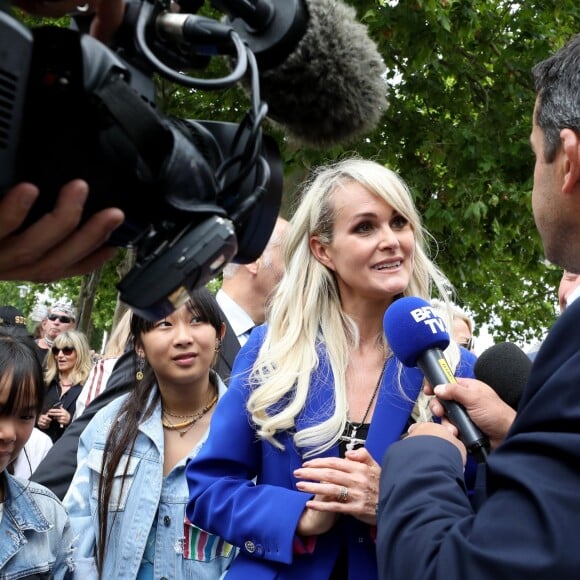 Laeticia Hallyday - Laeticia Hallyday et ses filles Jade et Joy inaugurent une esplanade portant le nom de Johnny Hallyday située en face du Zénith de Toulouse, le 15 juin 2019, date hautement symbolique puisque le rockeur aurait eu 76 ans. © Dominique Jacovides/Bestimage