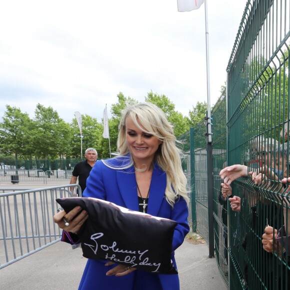 Laeticia Hallyday - Laeticia Hallyday et ses filles Jade et Joy inaugurent une esplanade portant le nom de Johnny Hallyday située en face du Zénith de Toulouse, le 15 juin 2019, date hautement symbolique puisque le rockeur aurait eu 76 ans.  © Dominique Jacovides/Bestimage