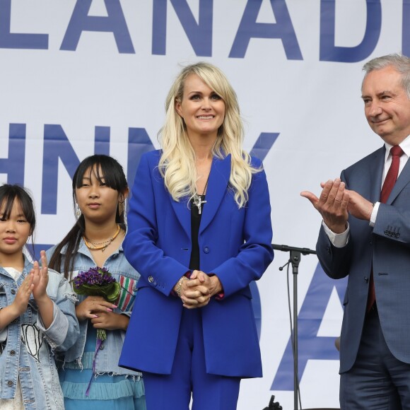 Laeticia Hallyday et ses filles Joy et Jade, Jean-Luc Moudenc (Maire de Toulouse) - Laeticia Hallyday et ses filles Jade et Joy inaugurent une esplanade portant le nom de Johnny Hallyday située en face du Zénith de Toulouse, le 15 juin 2019, date hautement symbolique puisque le rockeur aurait eu 76 ans. © Dominique Jacovides/Bestimage